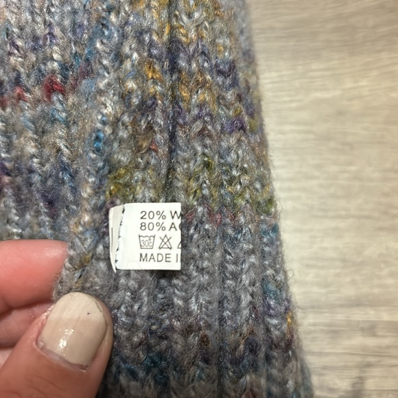 No brand multi color beanie with puff ball - Picture 4 of 5